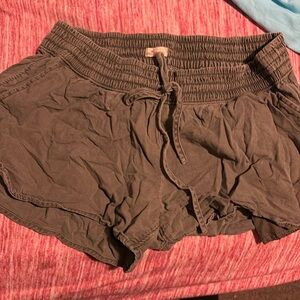 Green hollister short